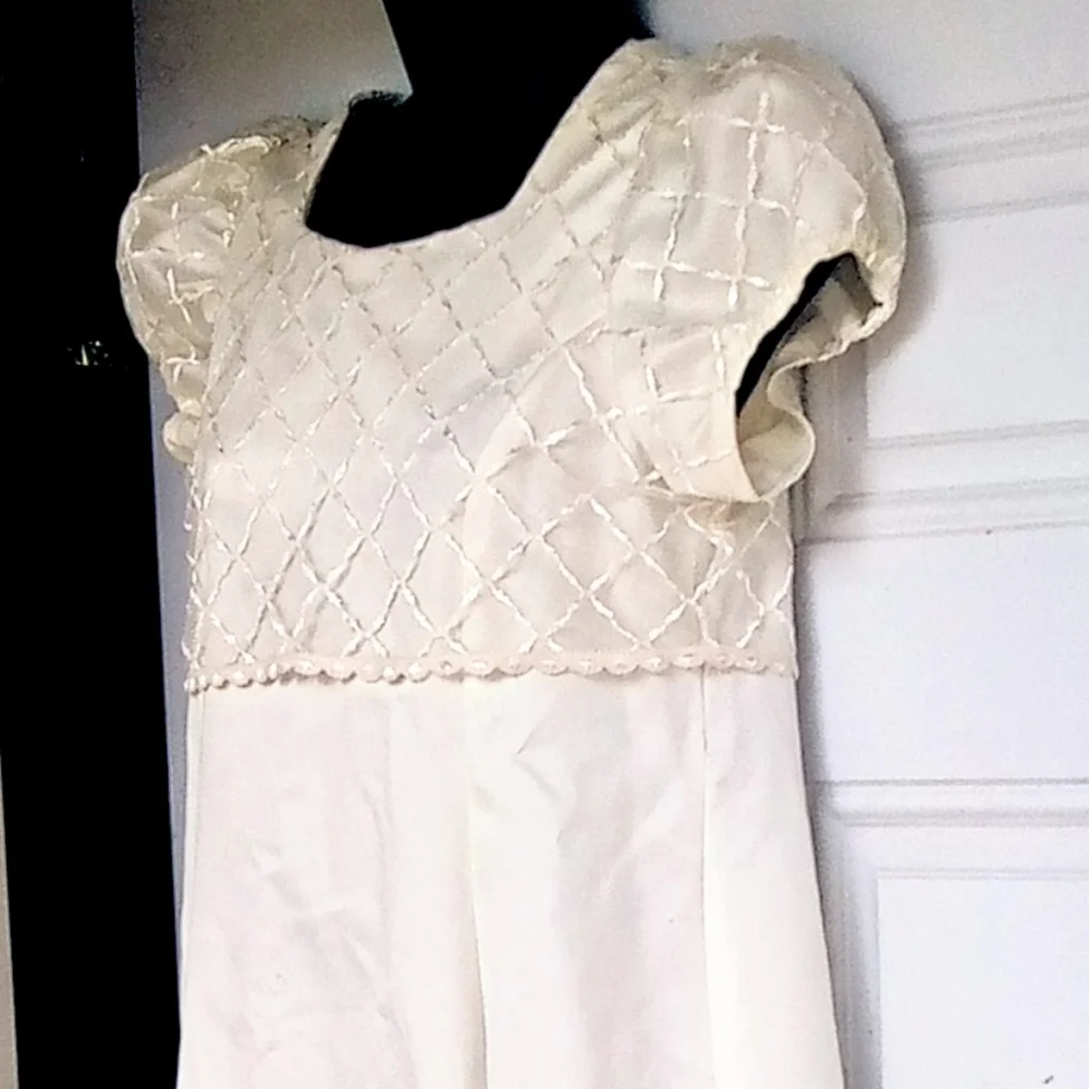 #025 Formal Or Meeting Dress for a teen - Picture 2 of 4